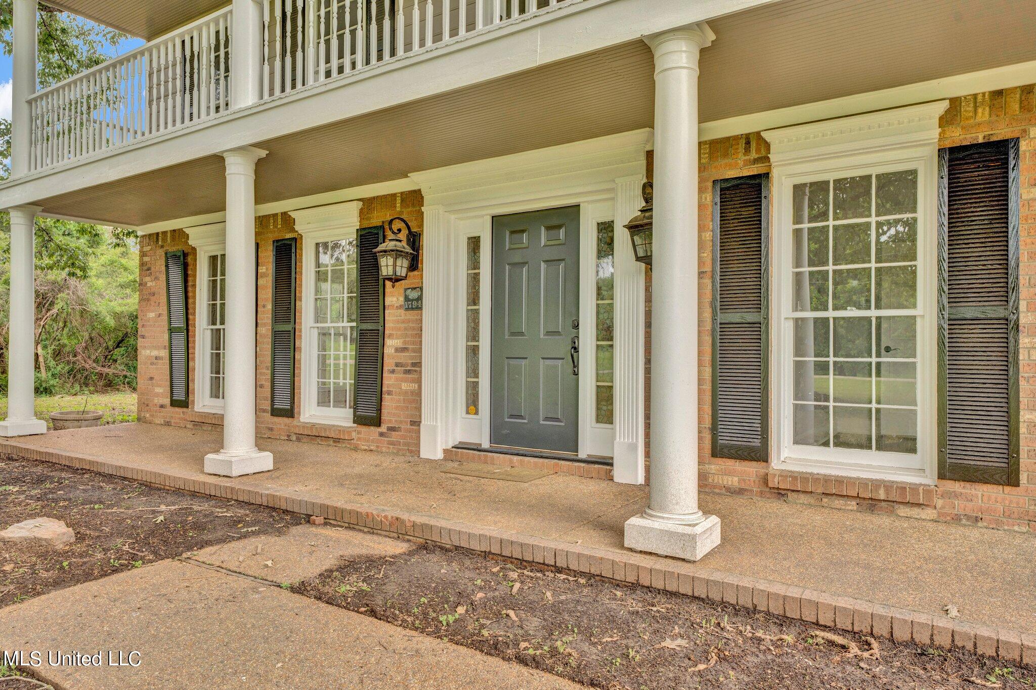 8195 Hunters Hill Cv Cove