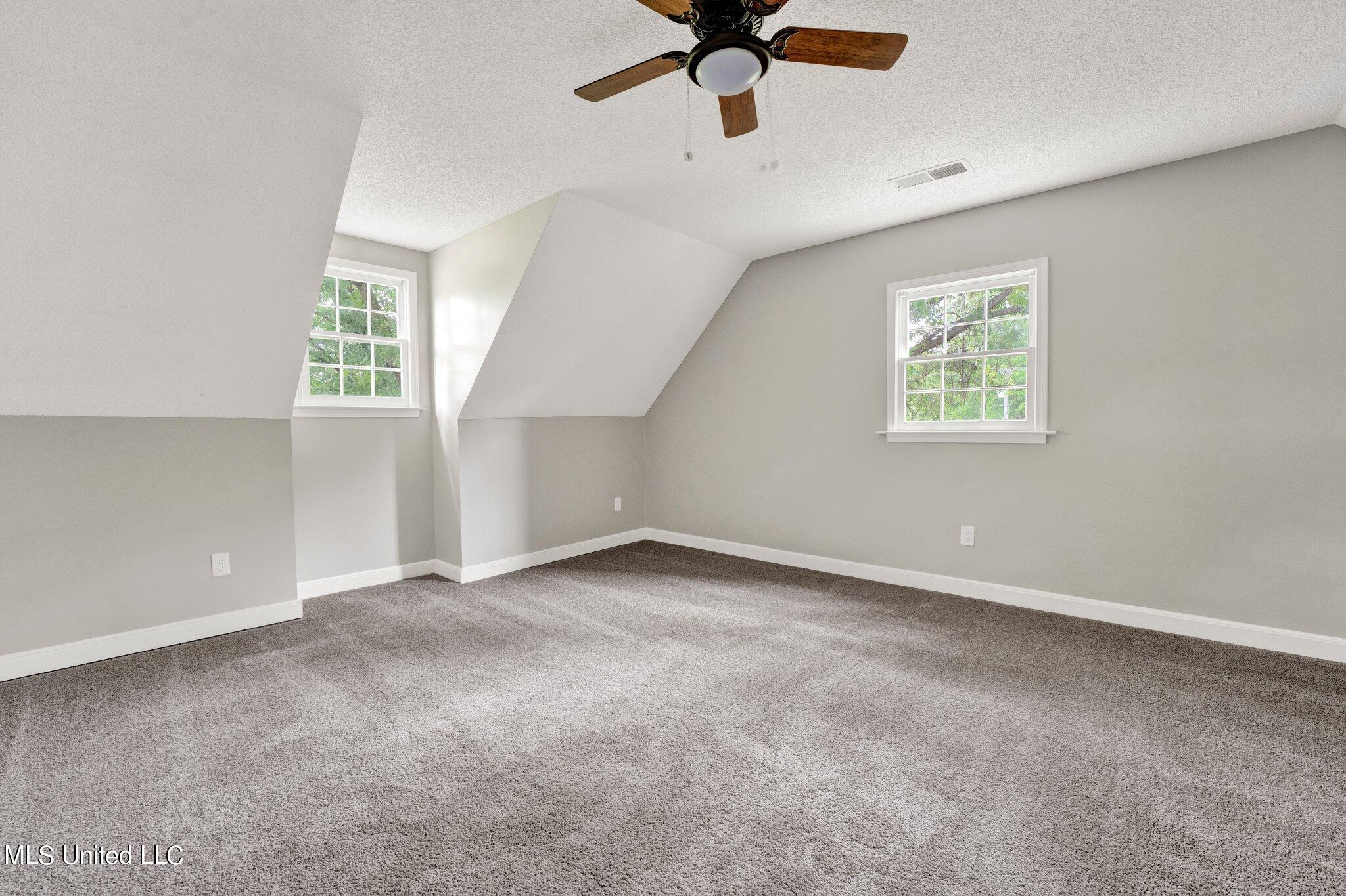 8195 Hunters Hill Cv Cove