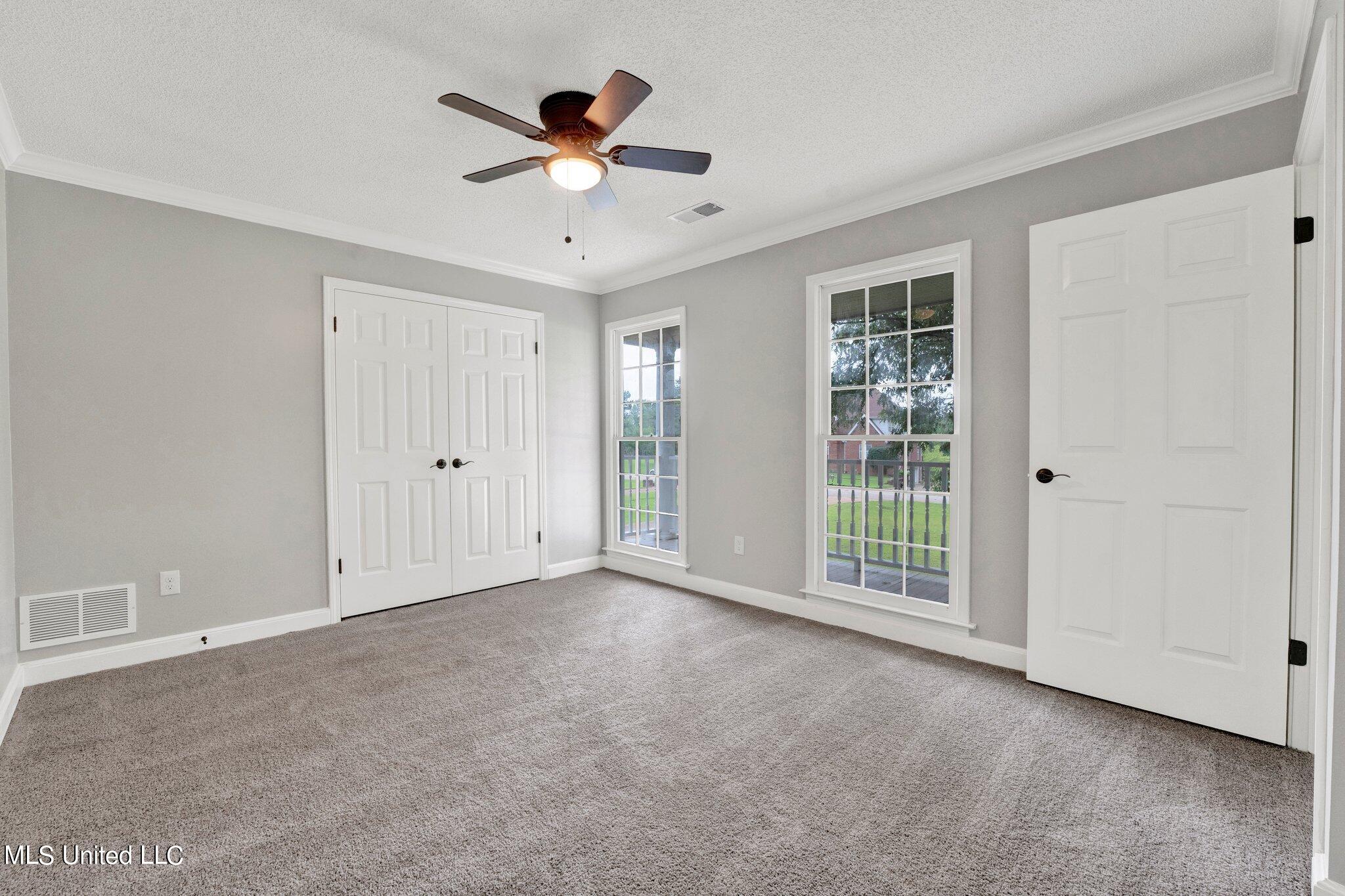 8195 Hunters Hill Cv Cove