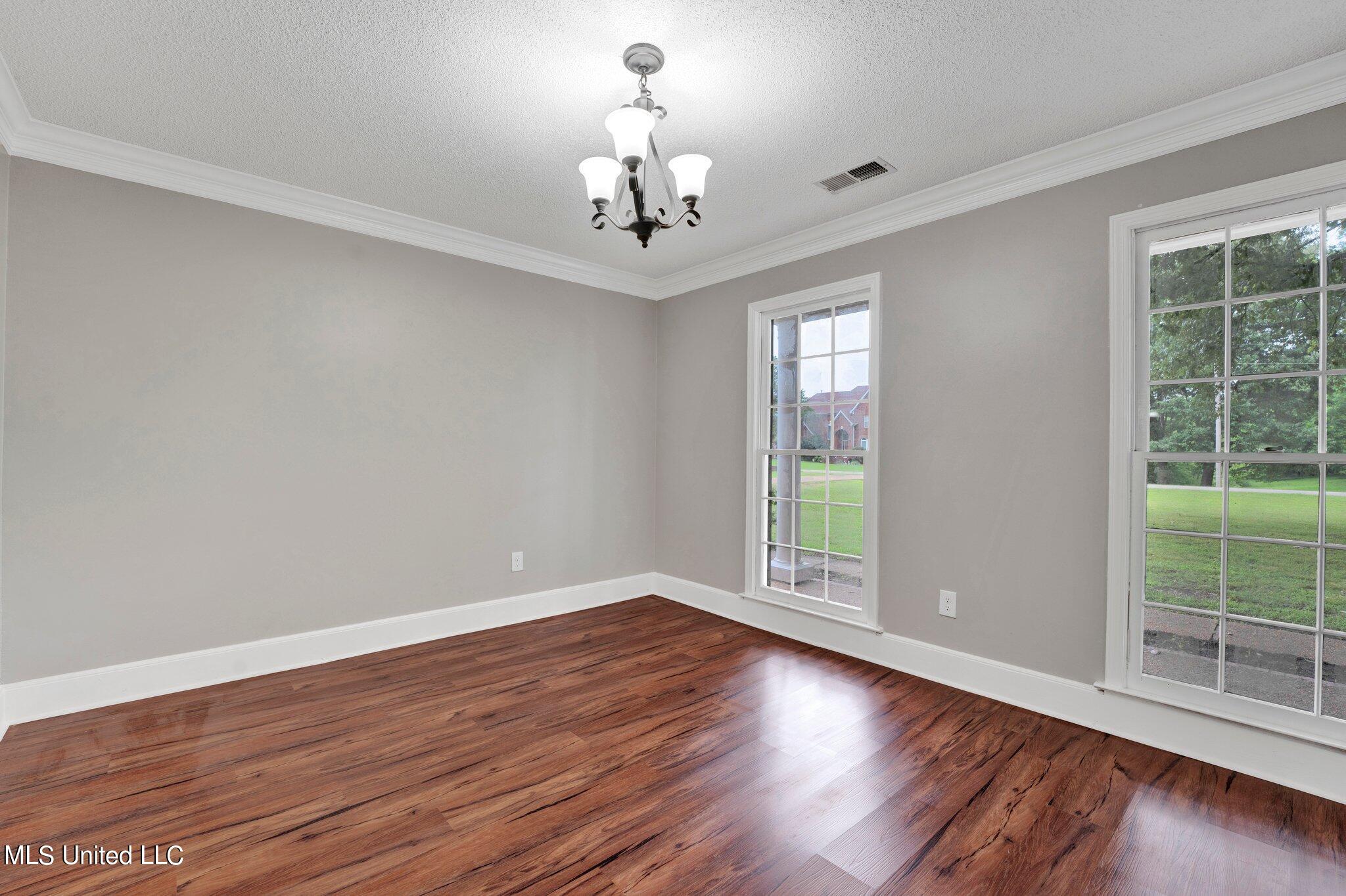 8195 Hunters Hill Cv Cove