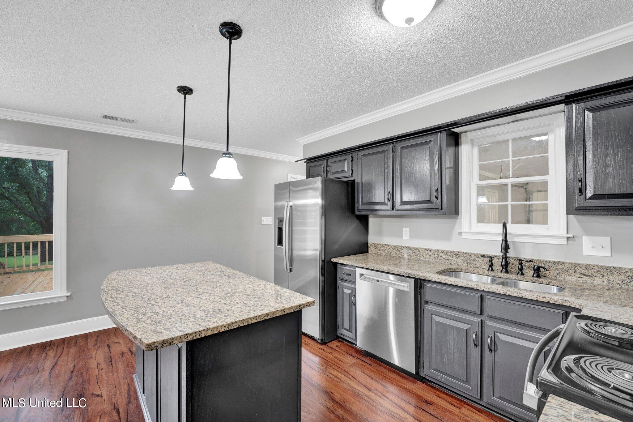 8195 Hunters Hill Cv Cove