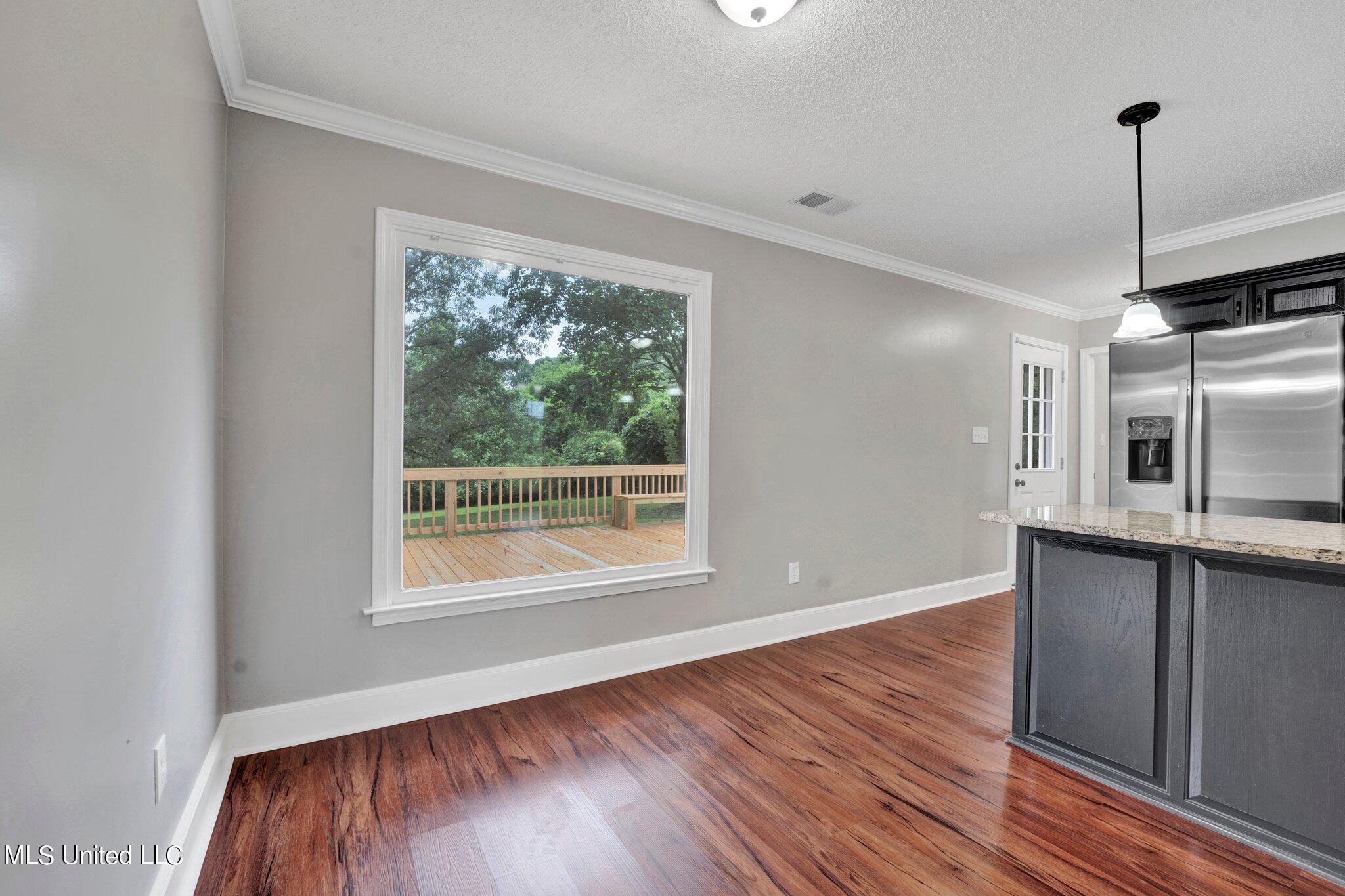 8195 Hunters Hill Cv Cove