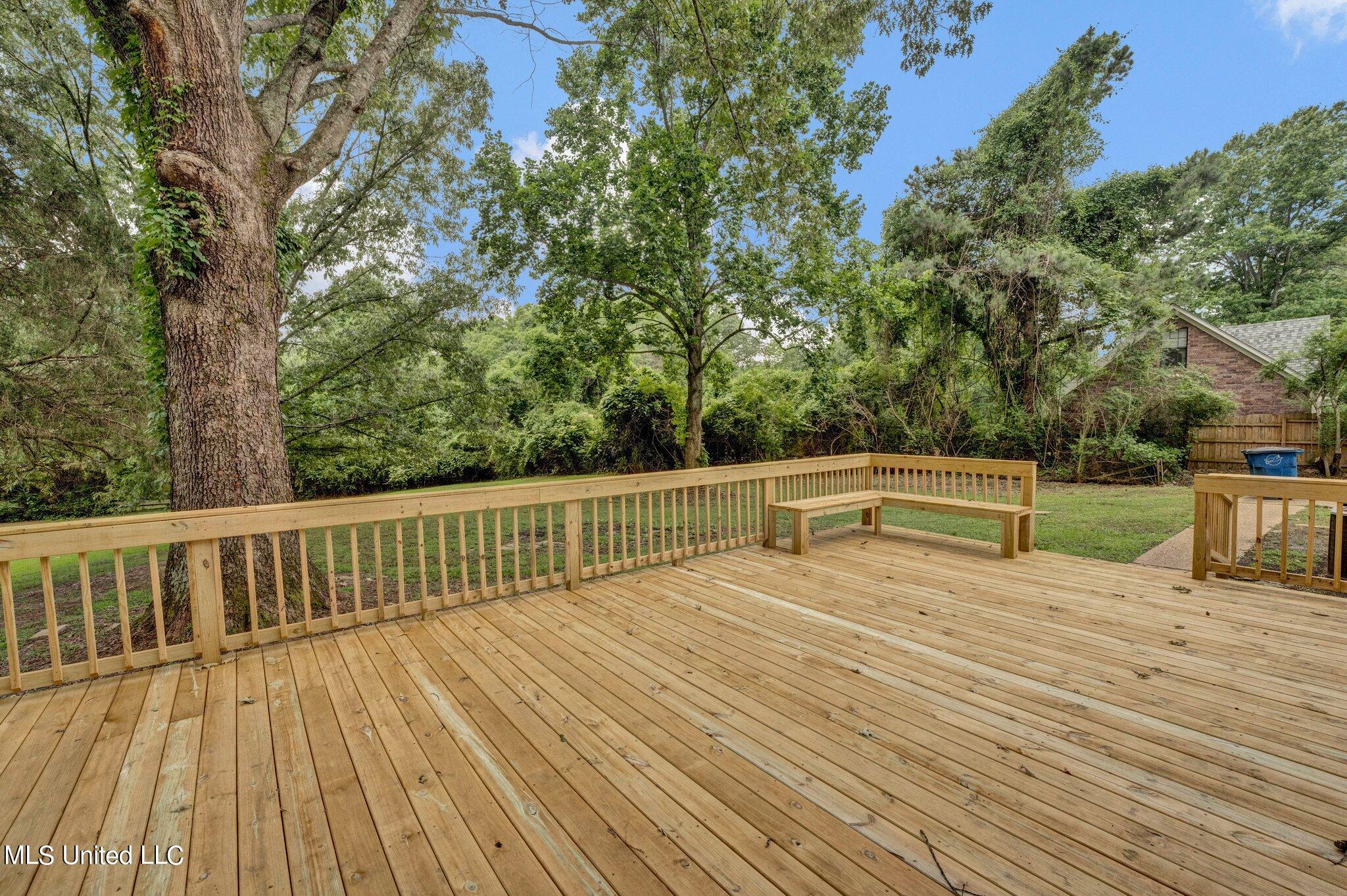 8195 Hunters Hill Cv Cove