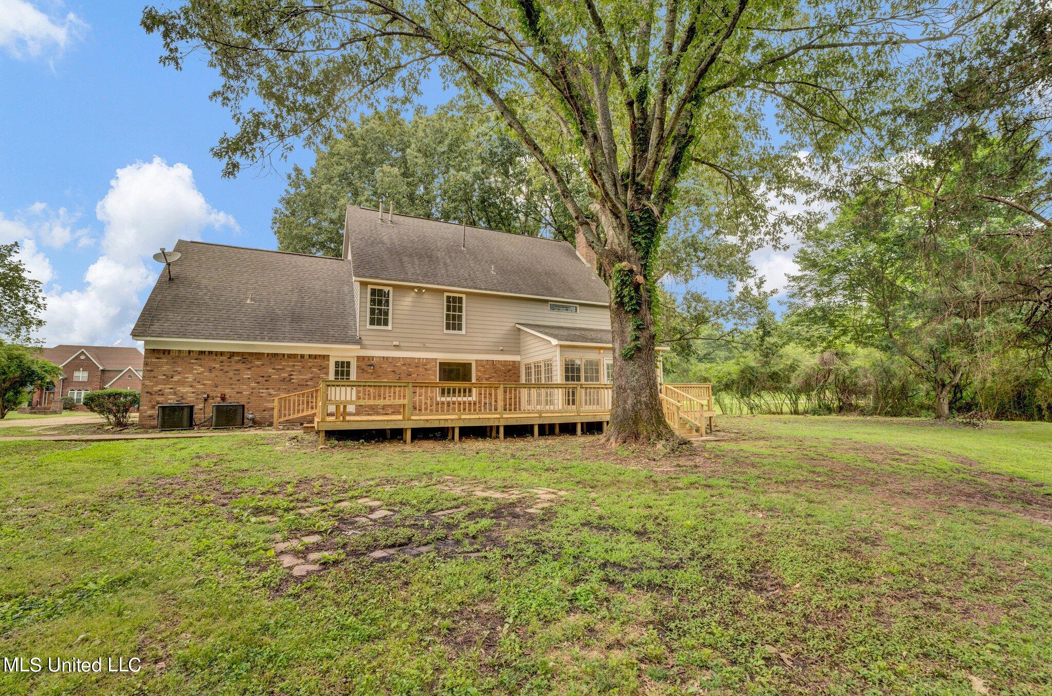 8195 Hunters Hill Cv Cove