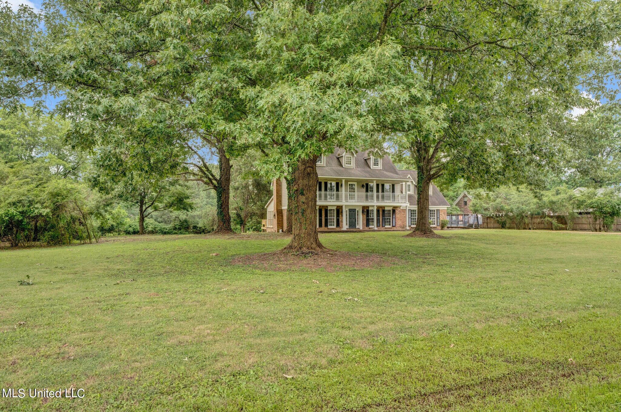 8195 Hunters Hill Cv Cove