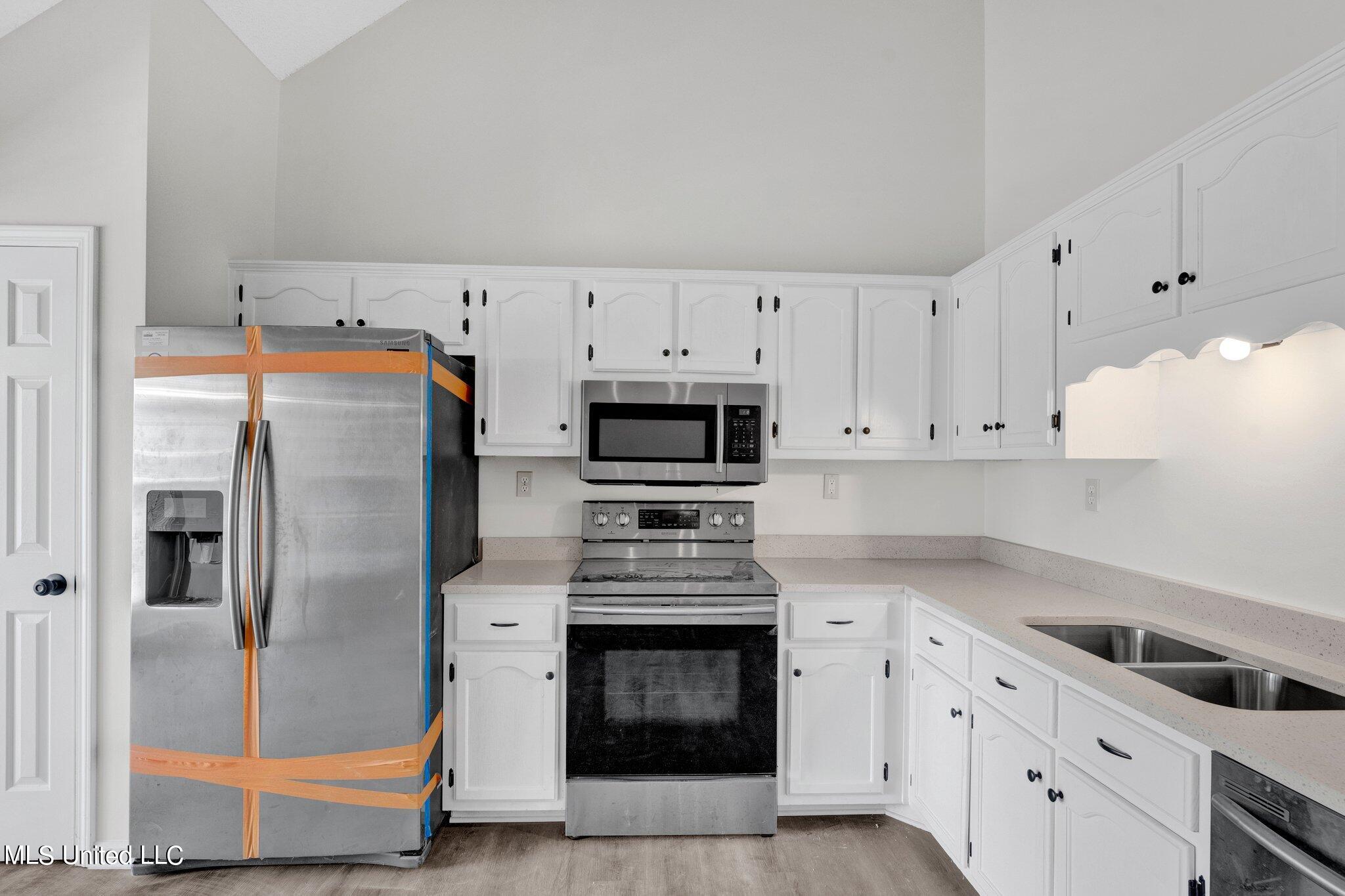 9181 Waterpointe Cove