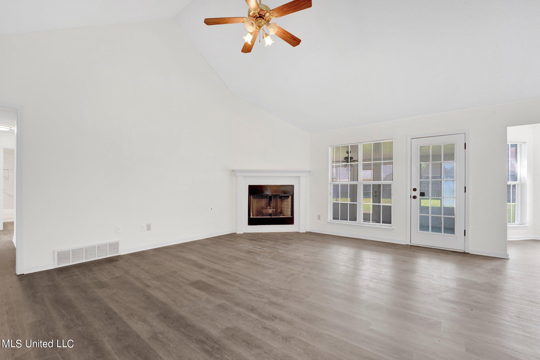 9181 Waterpointe Cove