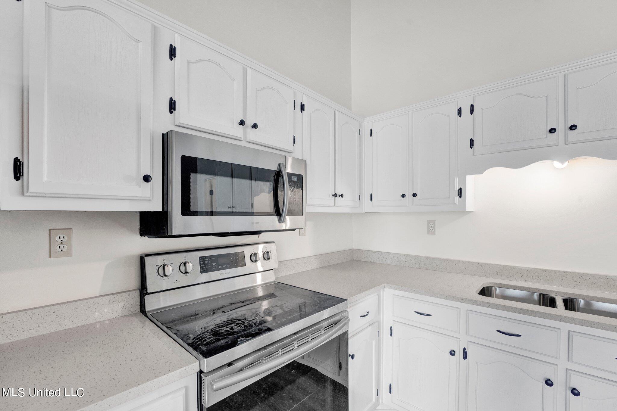 9181 Waterpointe Cove