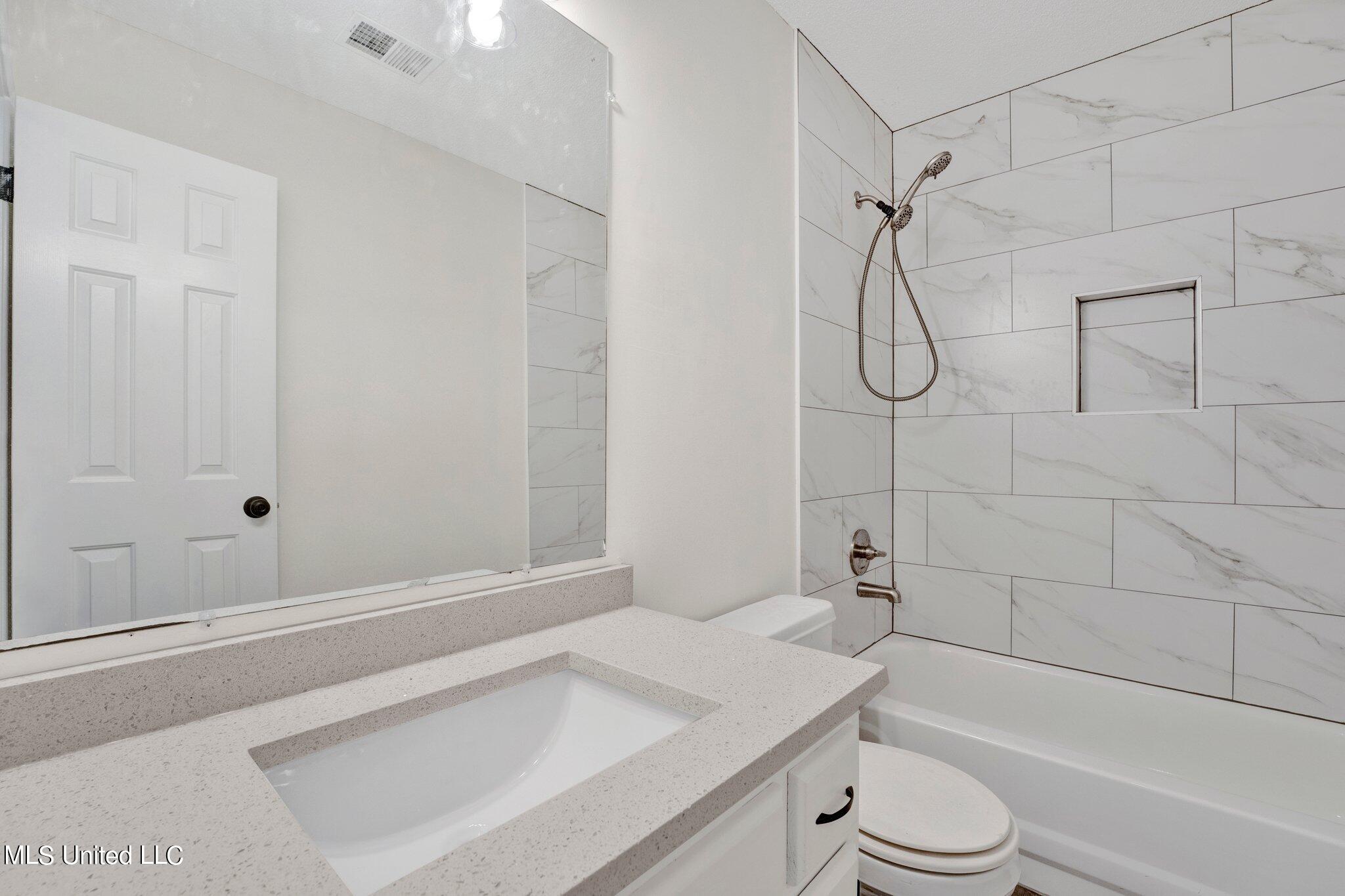 9181 Waterpointe Cove