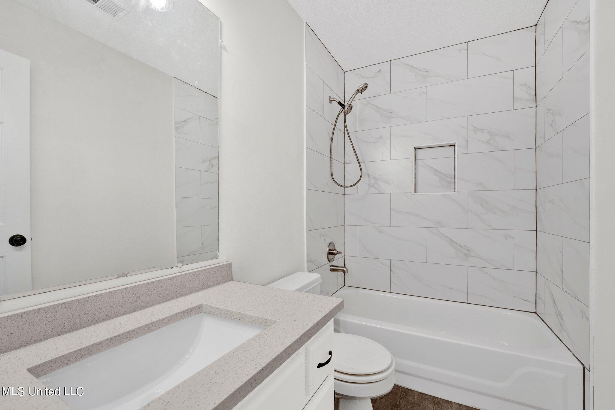 9181 Waterpointe Cove