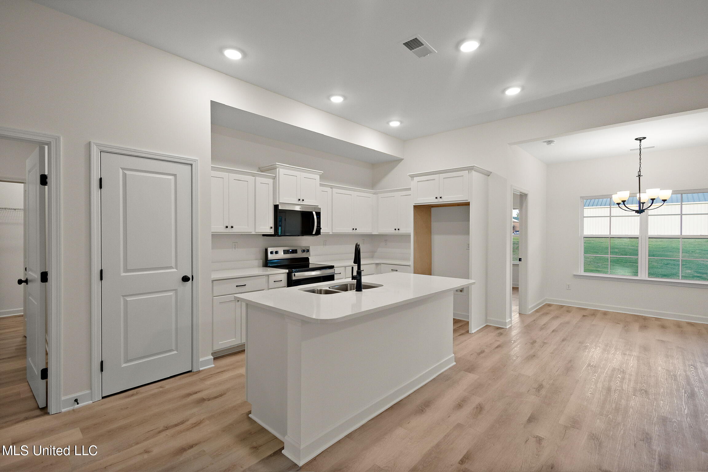 6464 Chloe Way