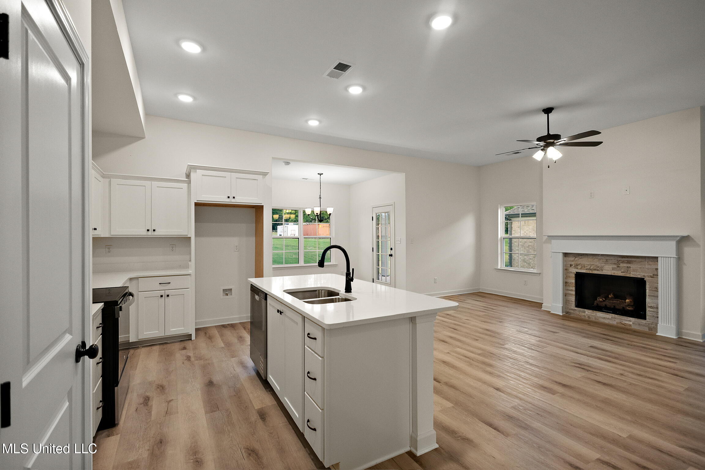 6464 Chloe Way