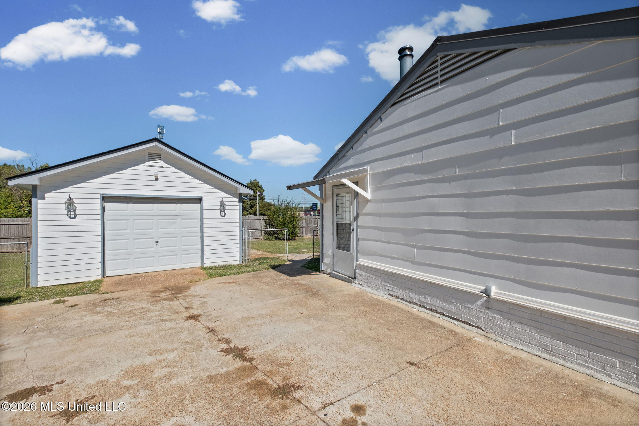2630 Hillcrest Cove