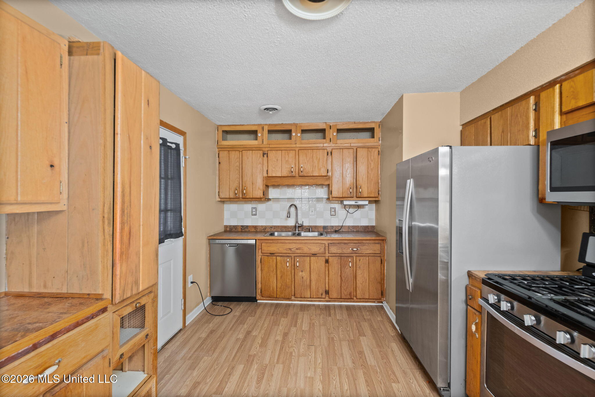 2630 Hillcrest Cove