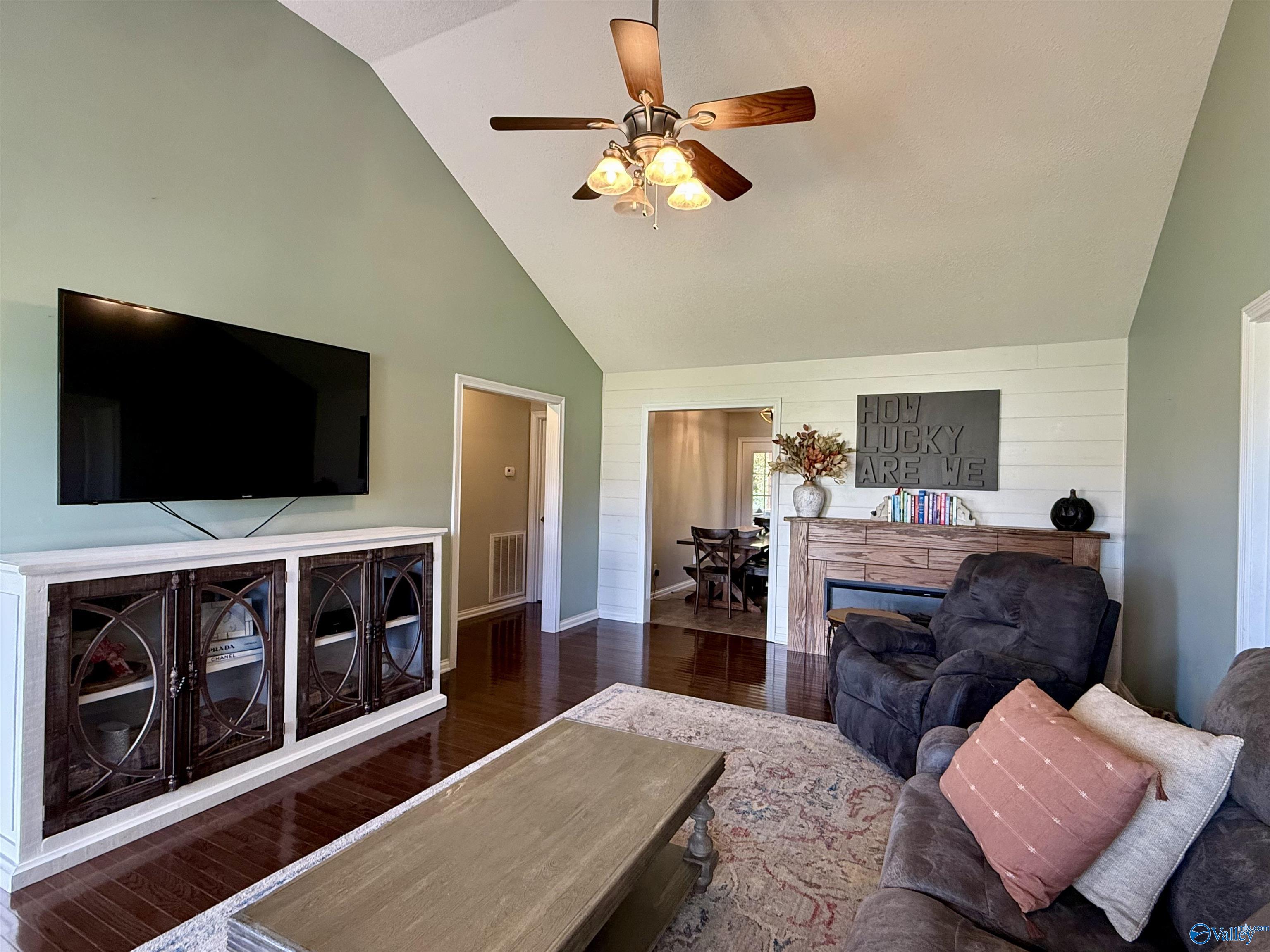 77 Temple Crossing, Arab