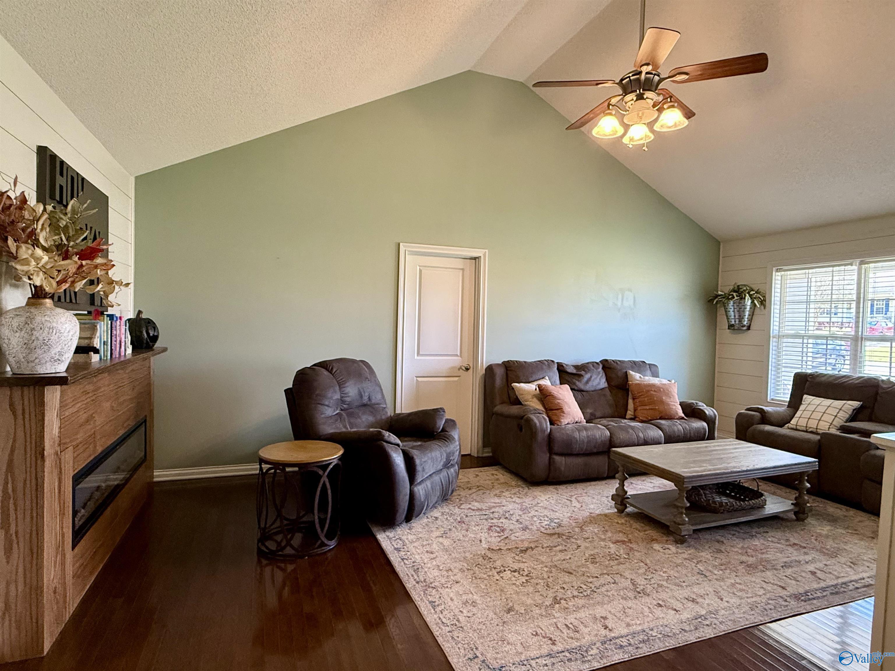 77 Temple Crossing, Arab