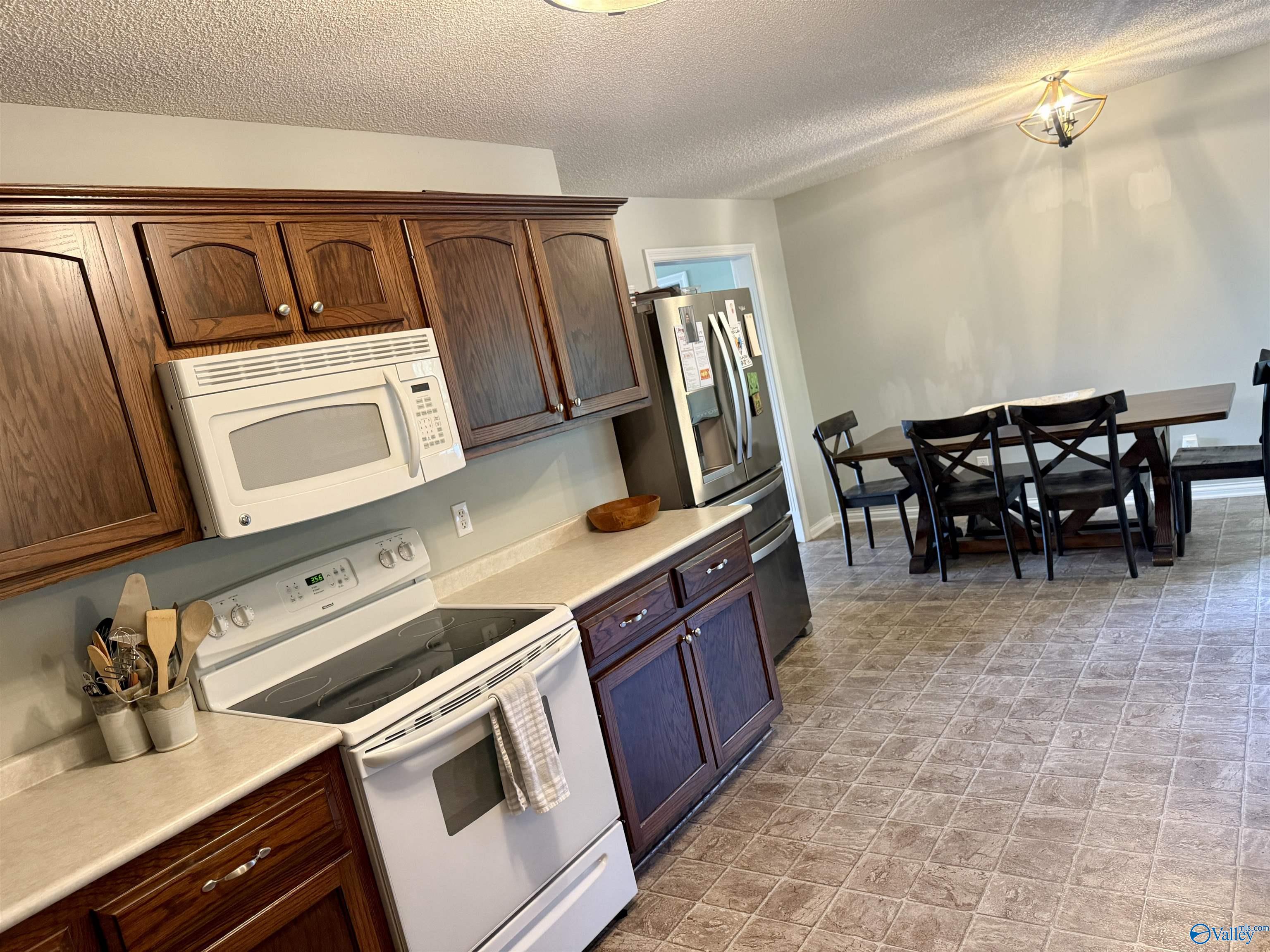 77 Temple Crossing, Arab