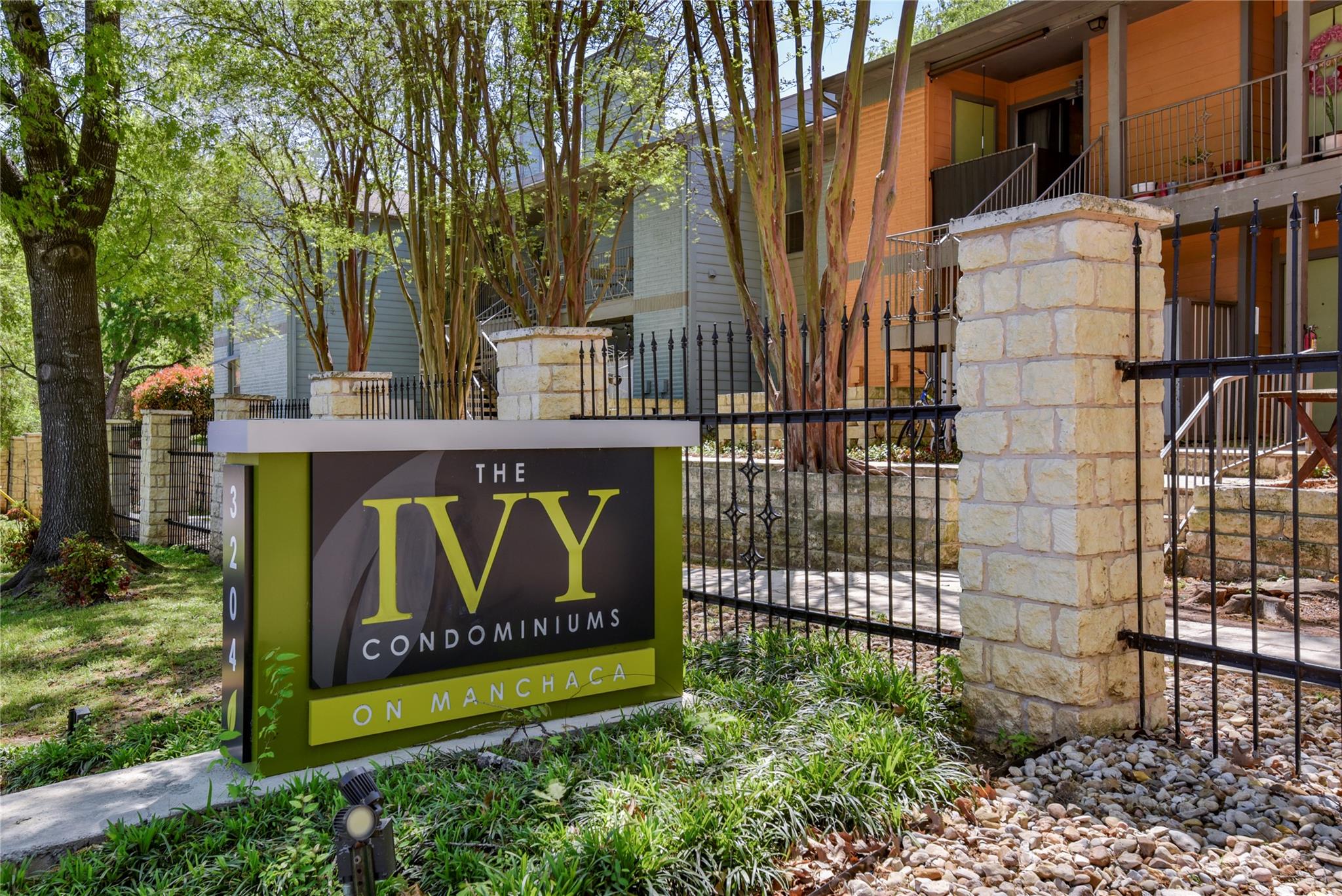 3204 Menchaca RD # 305