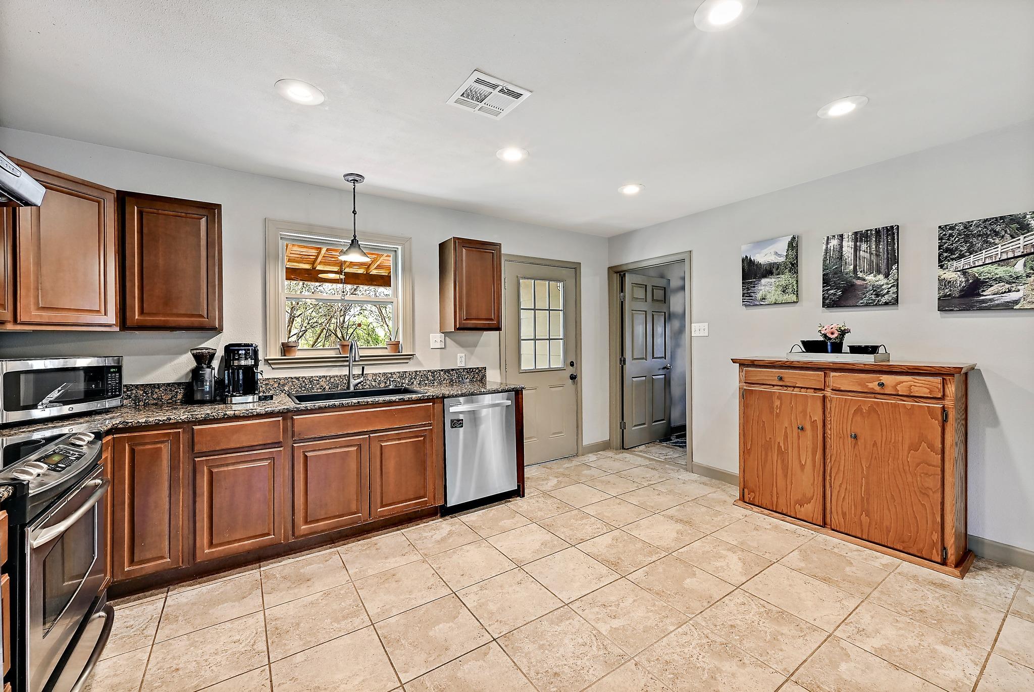 24807 Martin LN