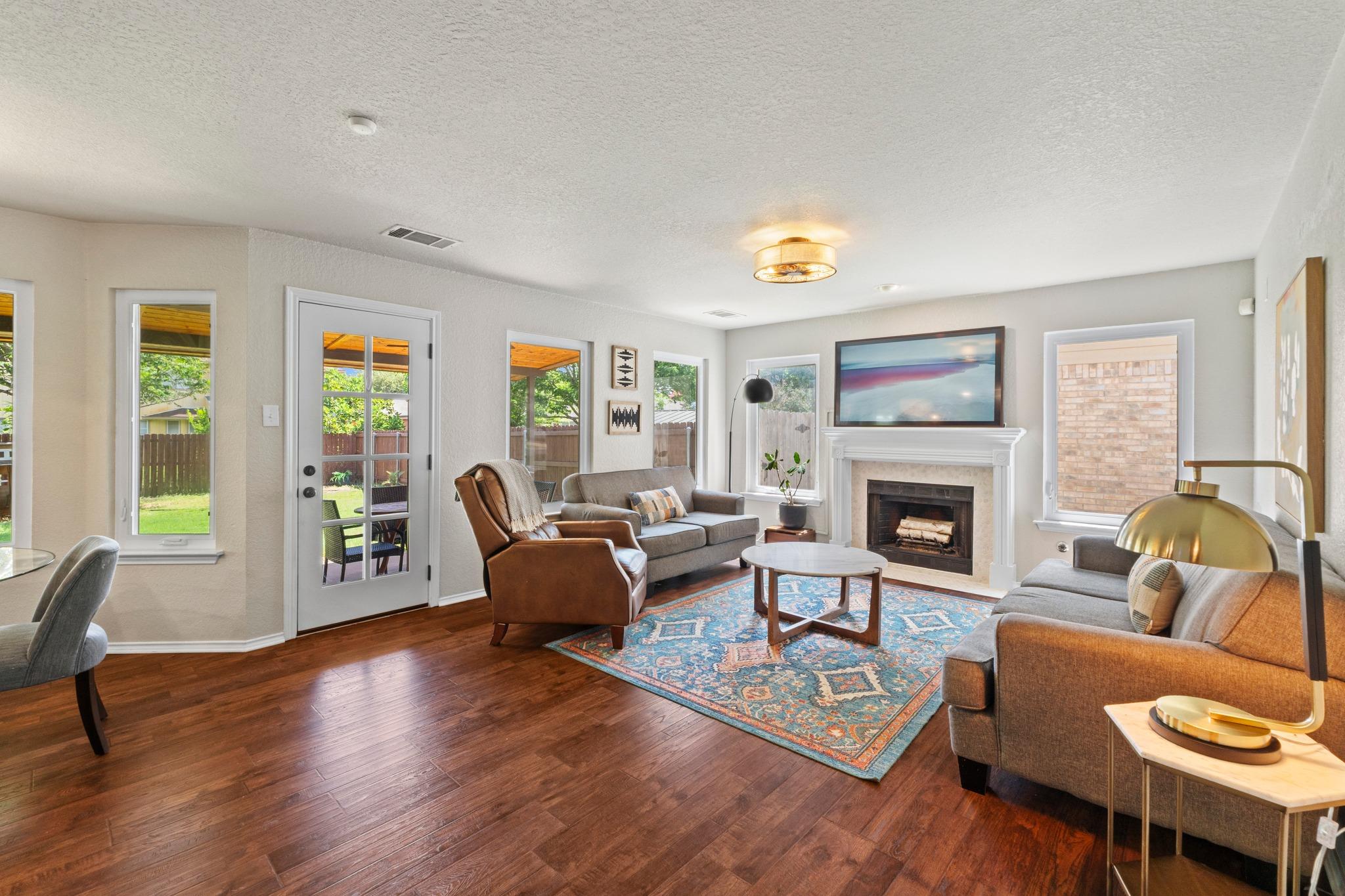 4008 Licorice LN