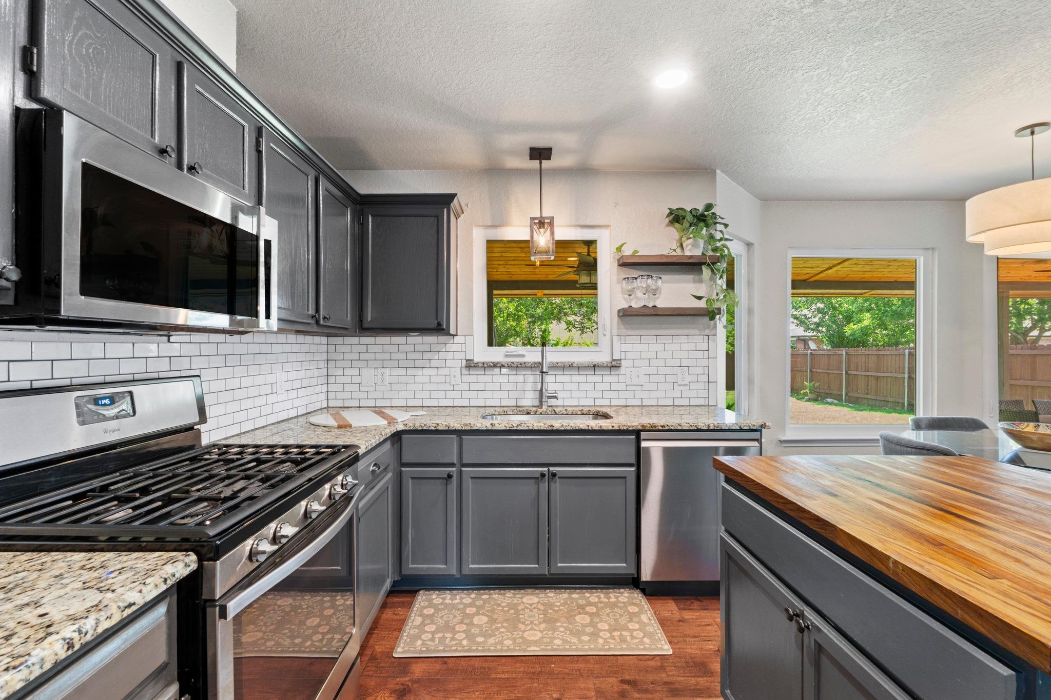 4008 Licorice LN