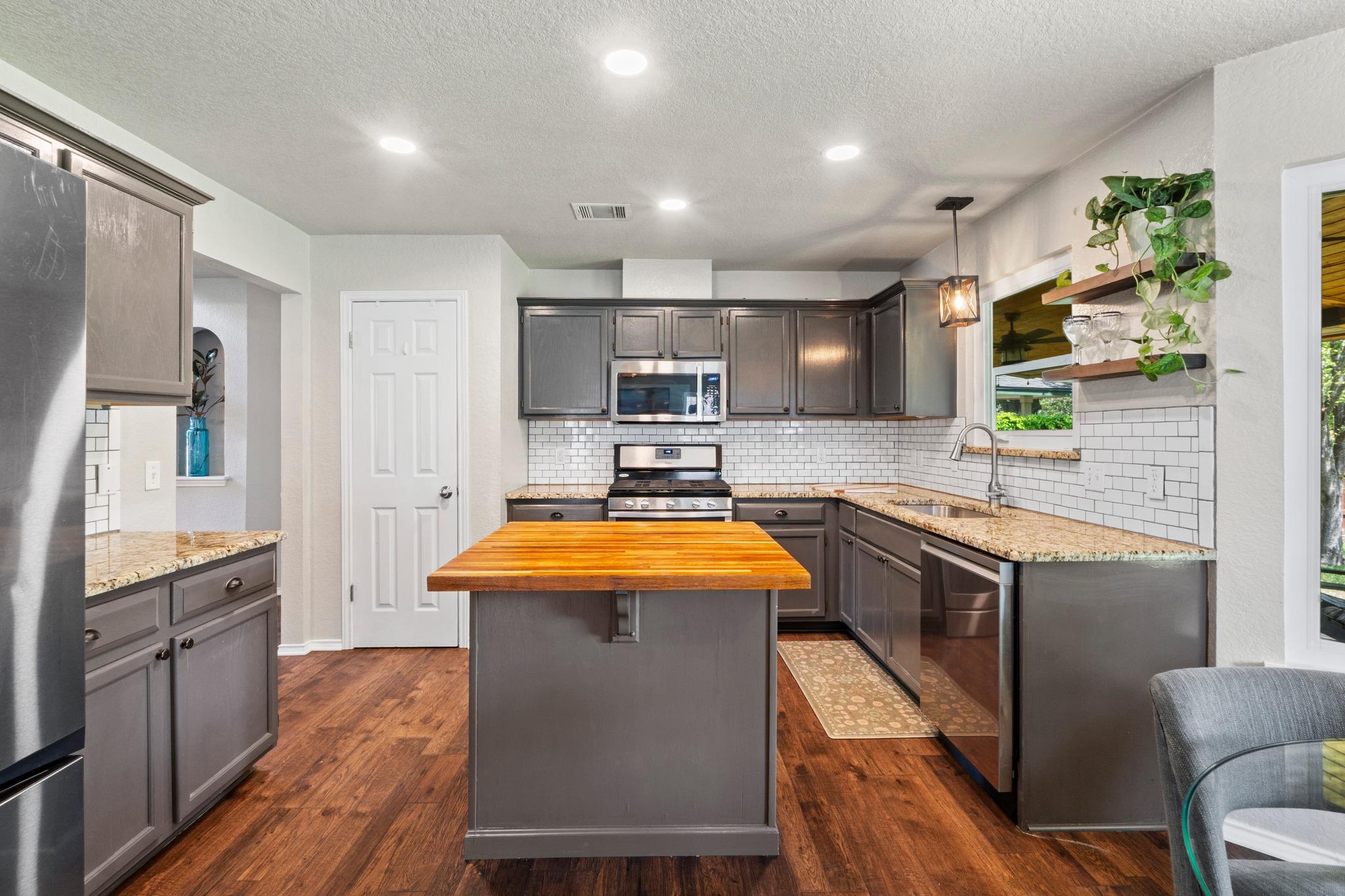 4008 Licorice LN