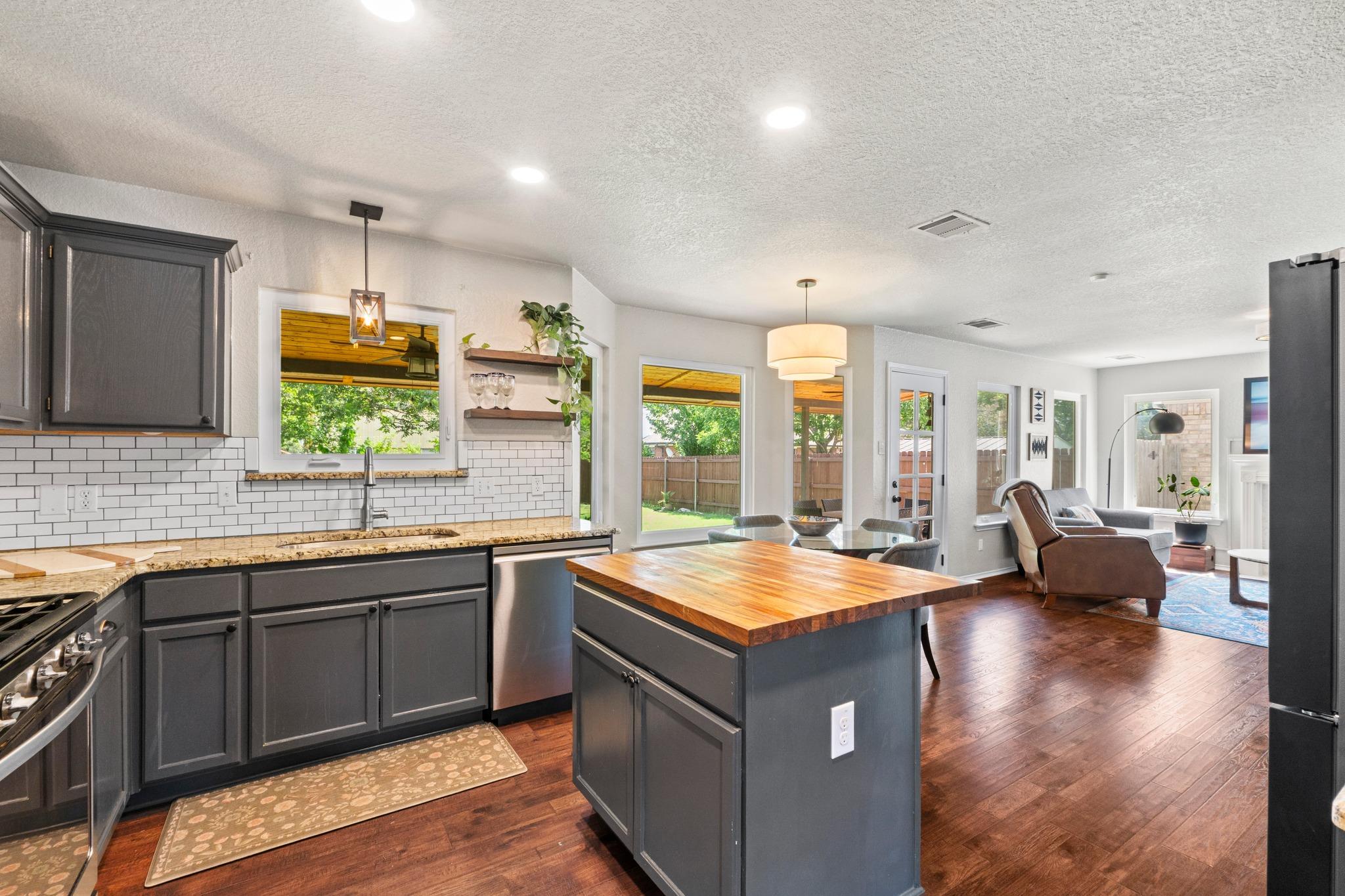 4008 Licorice LN