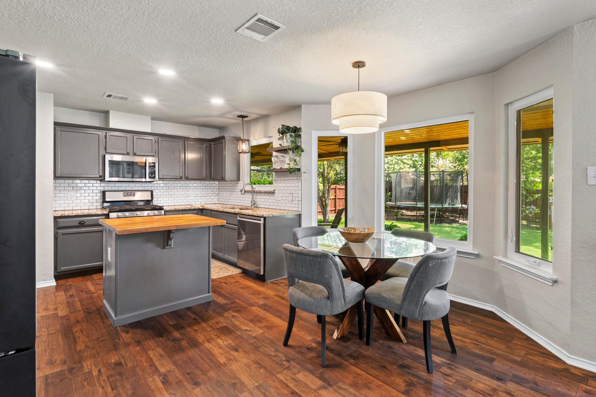 4008 Licorice LN