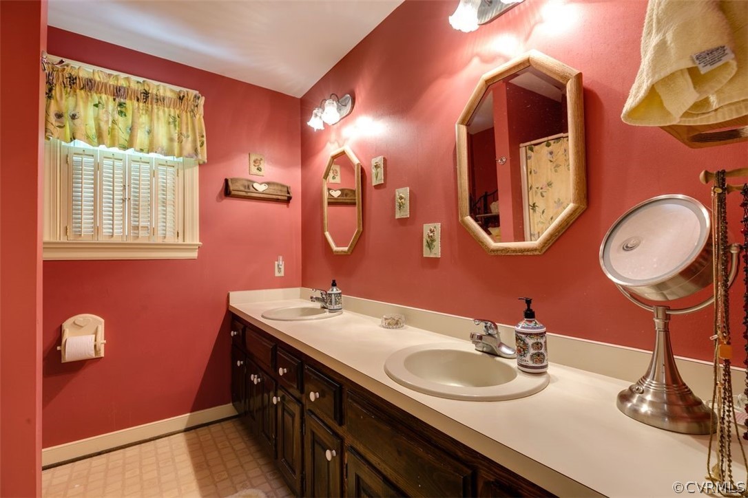 1701 Coachlite Dr