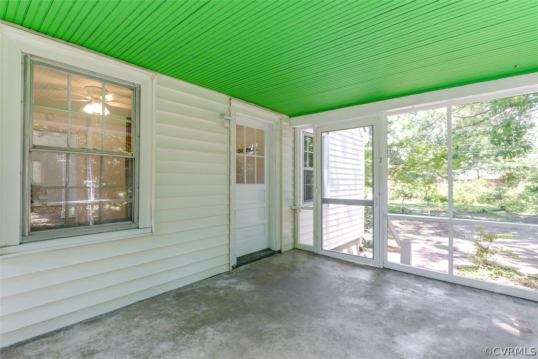 1049 Dixon Dr