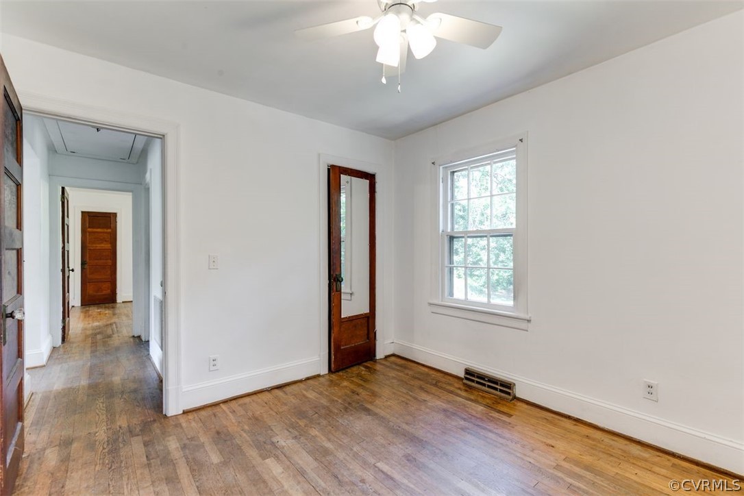 1049 Dixon Dr