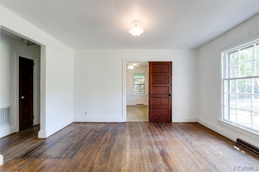 1049 Dixon Dr