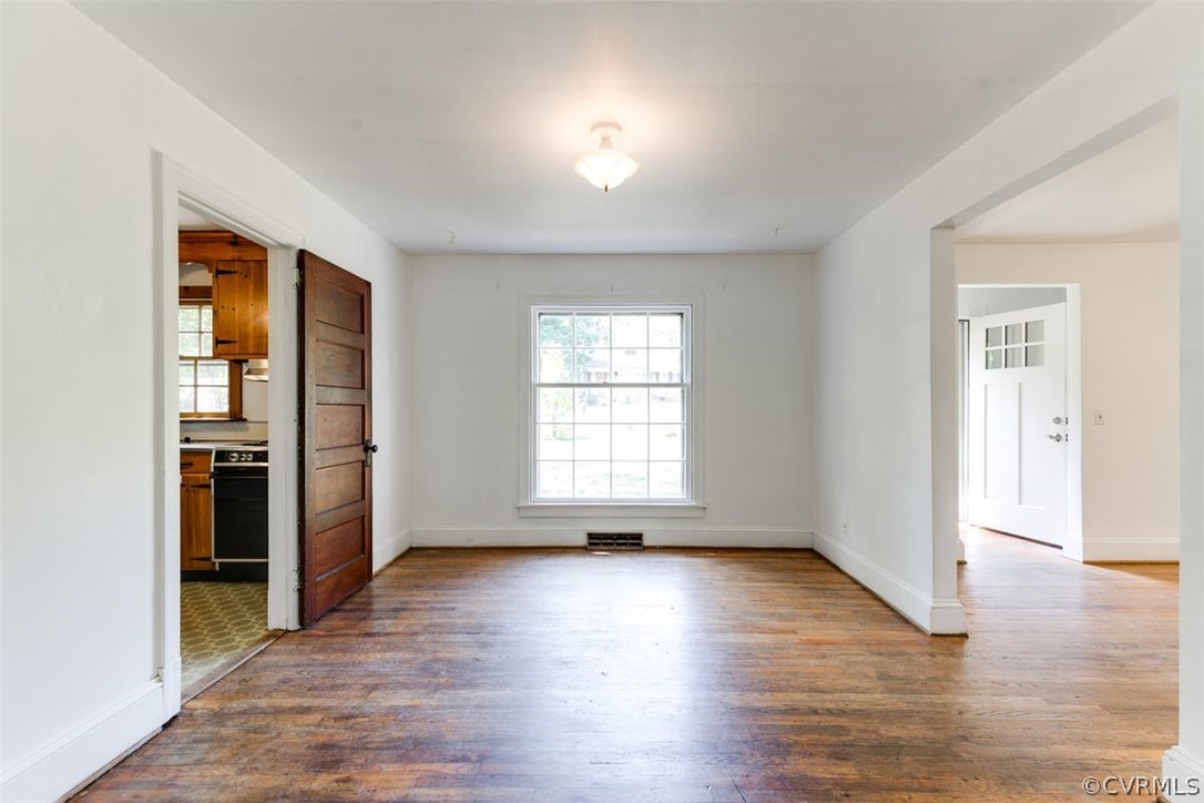 1049 Dixon Dr