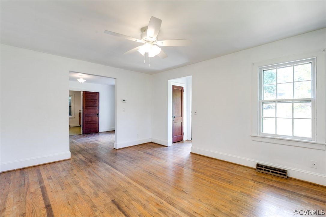 1049 Dixon Dr