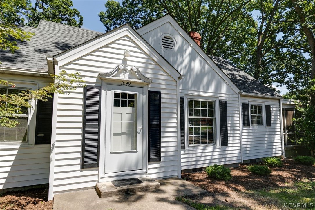 1049 Dixon Dr