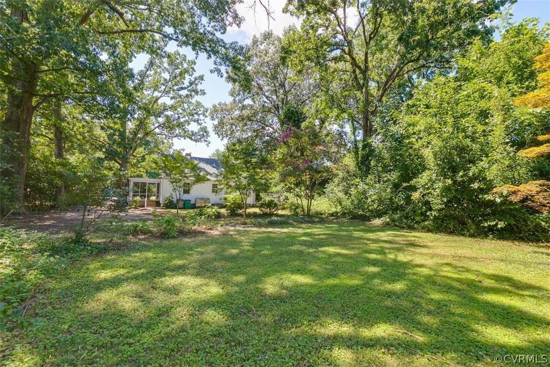1049 Dixon Dr