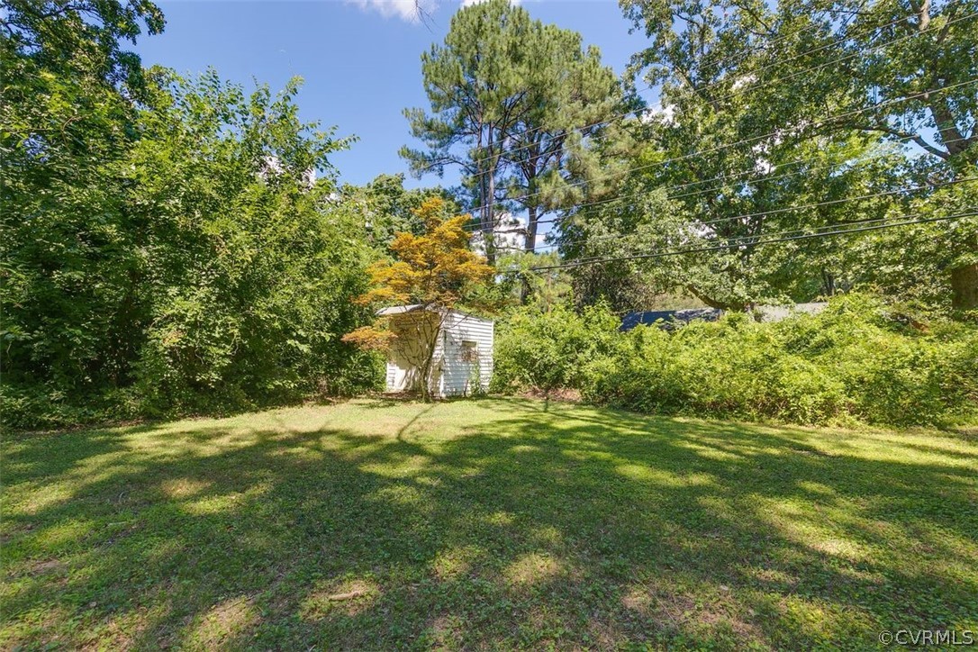 1049 Dixon Dr