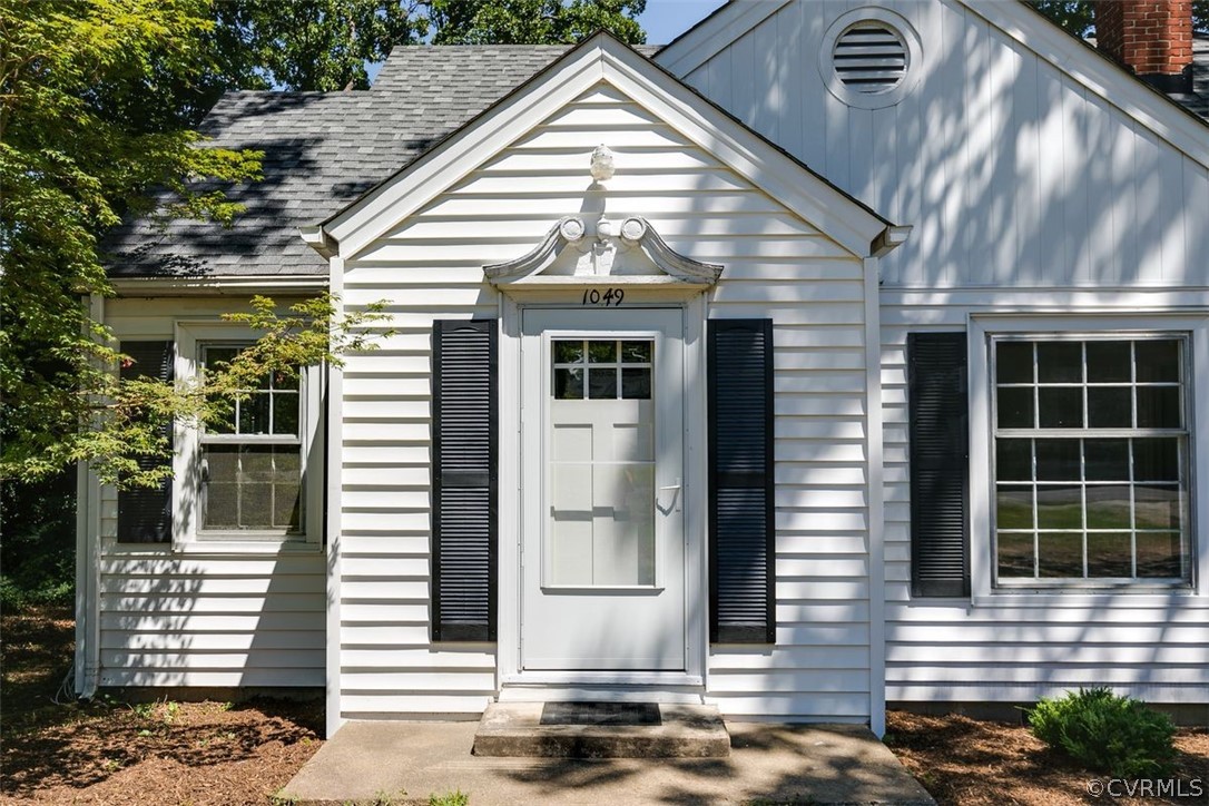 1049 Dixon Dr