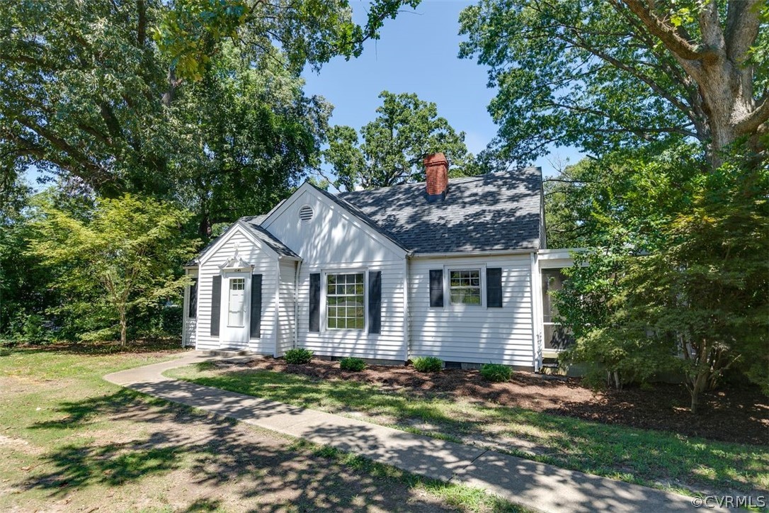 1049 Dixon Dr