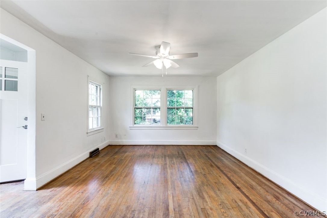 1049 Dixon Dr
