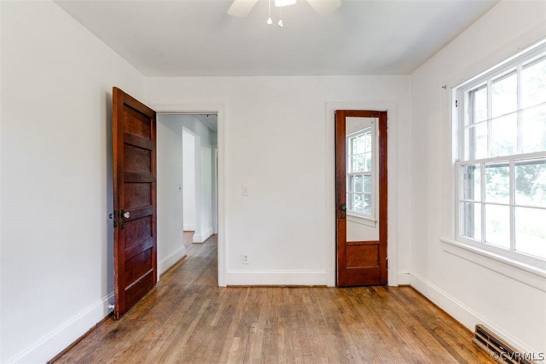 1049 Dixon Dr