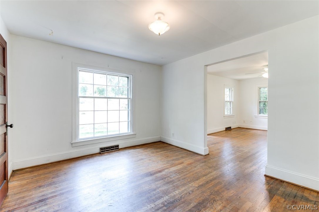 1049 Dixon Dr