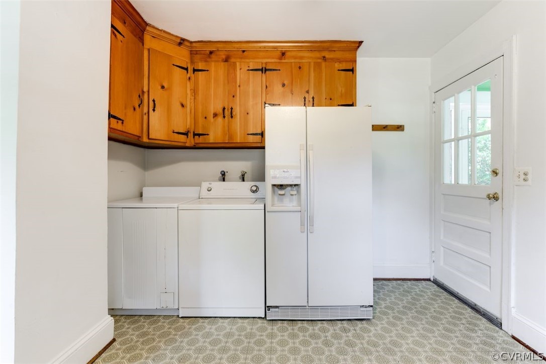 1049 Dixon Dr
