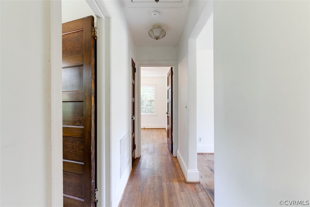 1049 Dixon Dr