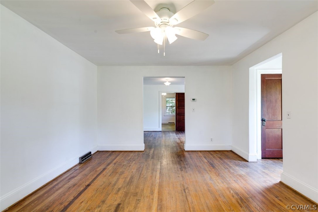 1049 Dixon Dr