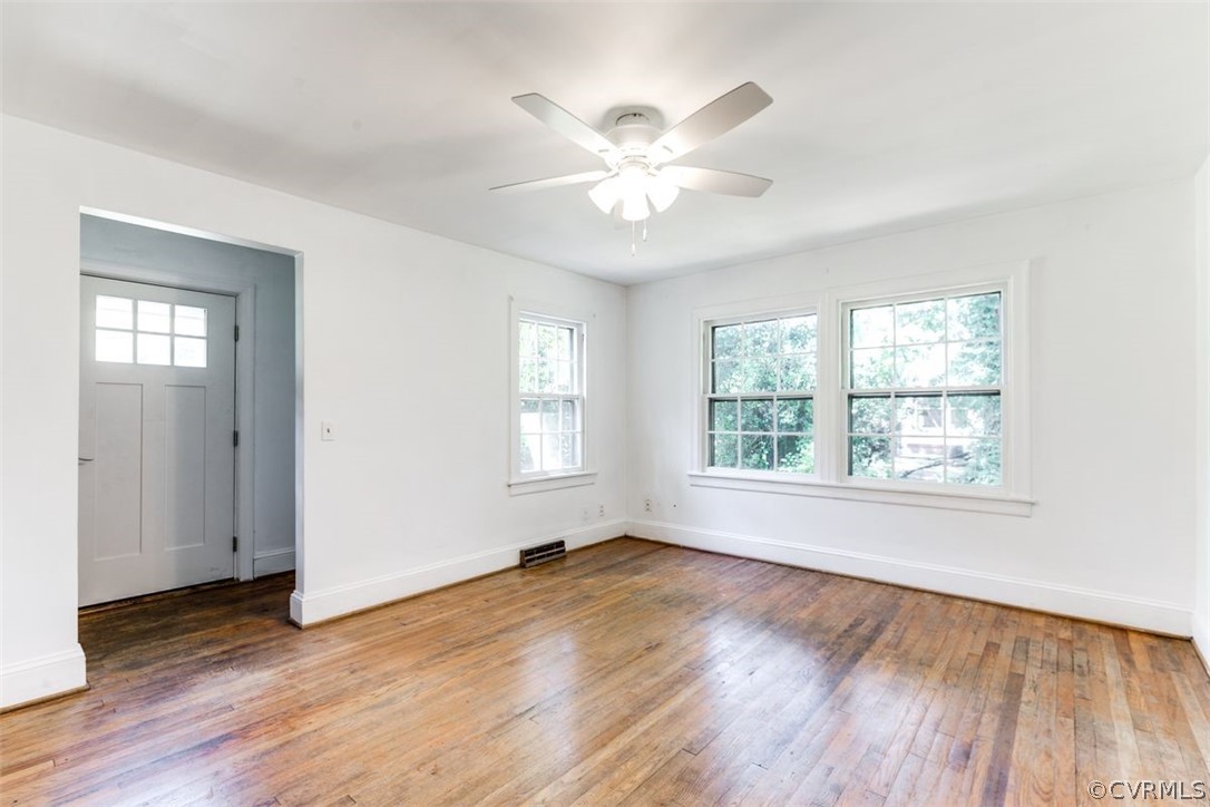 1049 Dixon Dr
