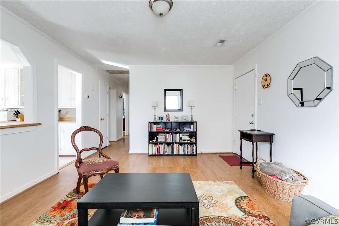 2307 Lenora Ln