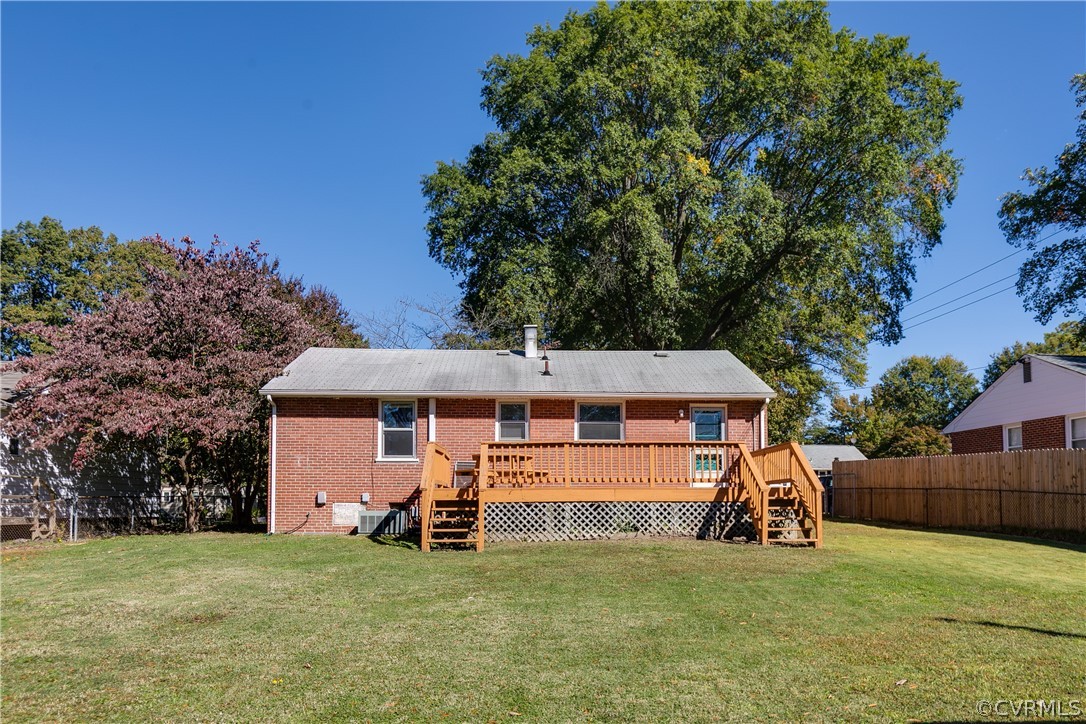 2307 Lenora Ln