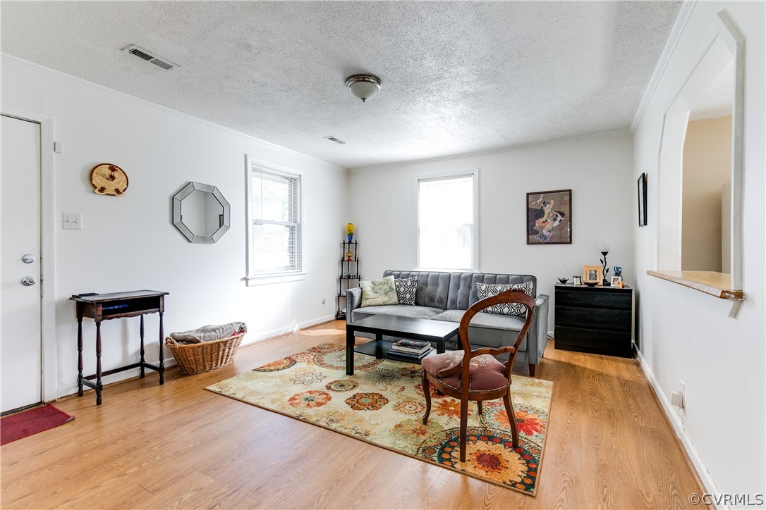 2307 Lenora Ln