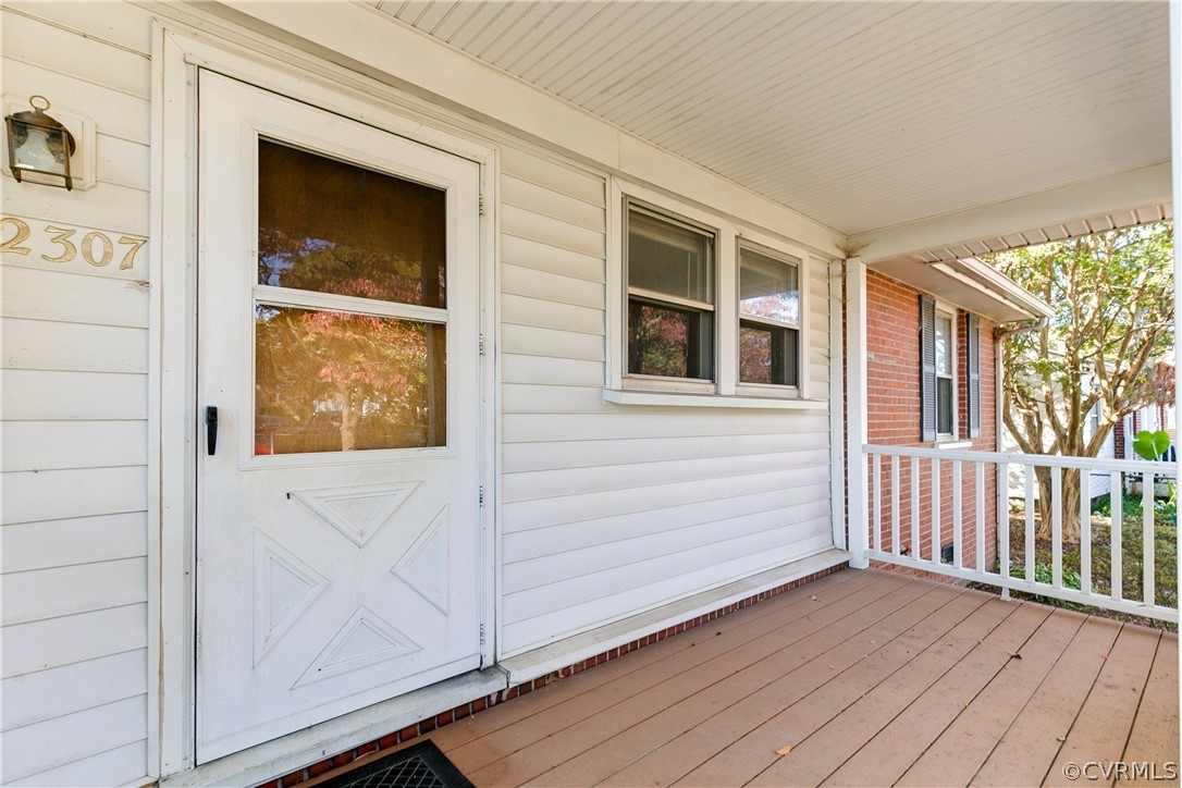 2307 Lenora Ln